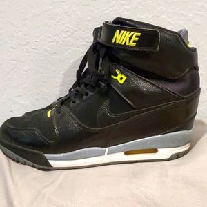 Nike Women's Revolution Sky Hi